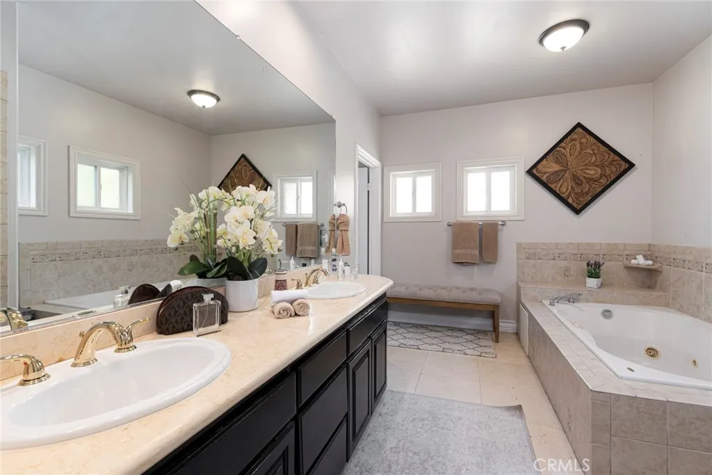 12102 S La Cienega Boulevard, Hawthorne, California 90250 home-pic-20